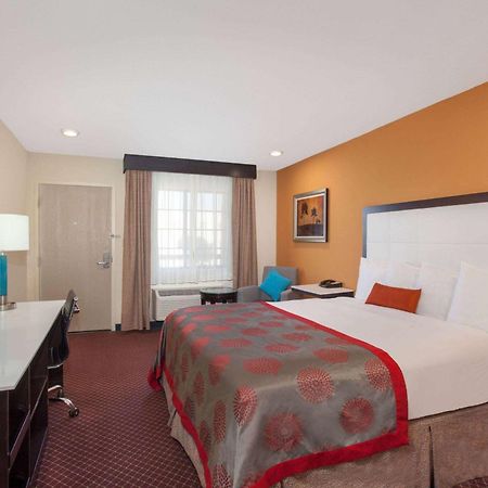 Ramada By Wyndham Culver City Los Angeles Bagian luar foto