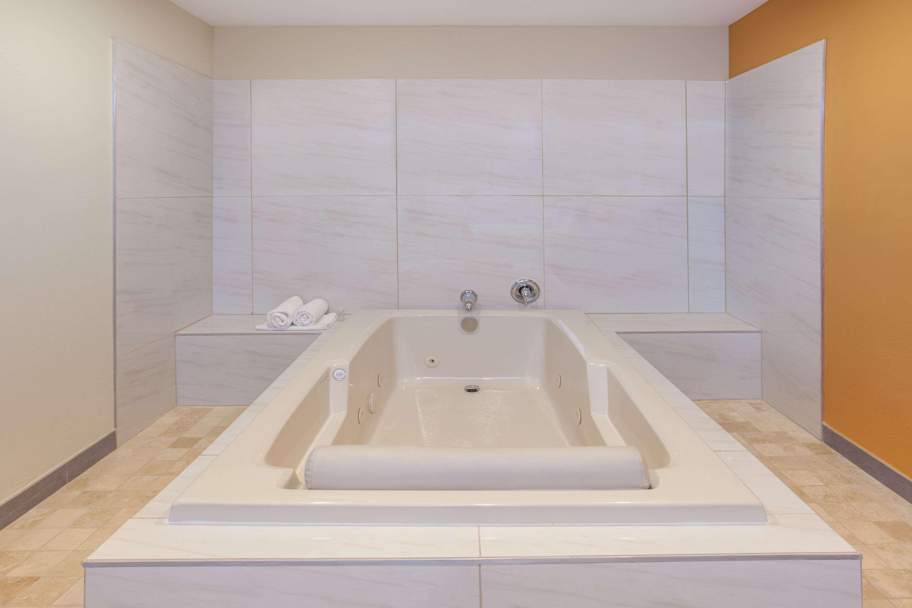 Ramada By Wyndham Culver City Los Angeles Bagian luar foto