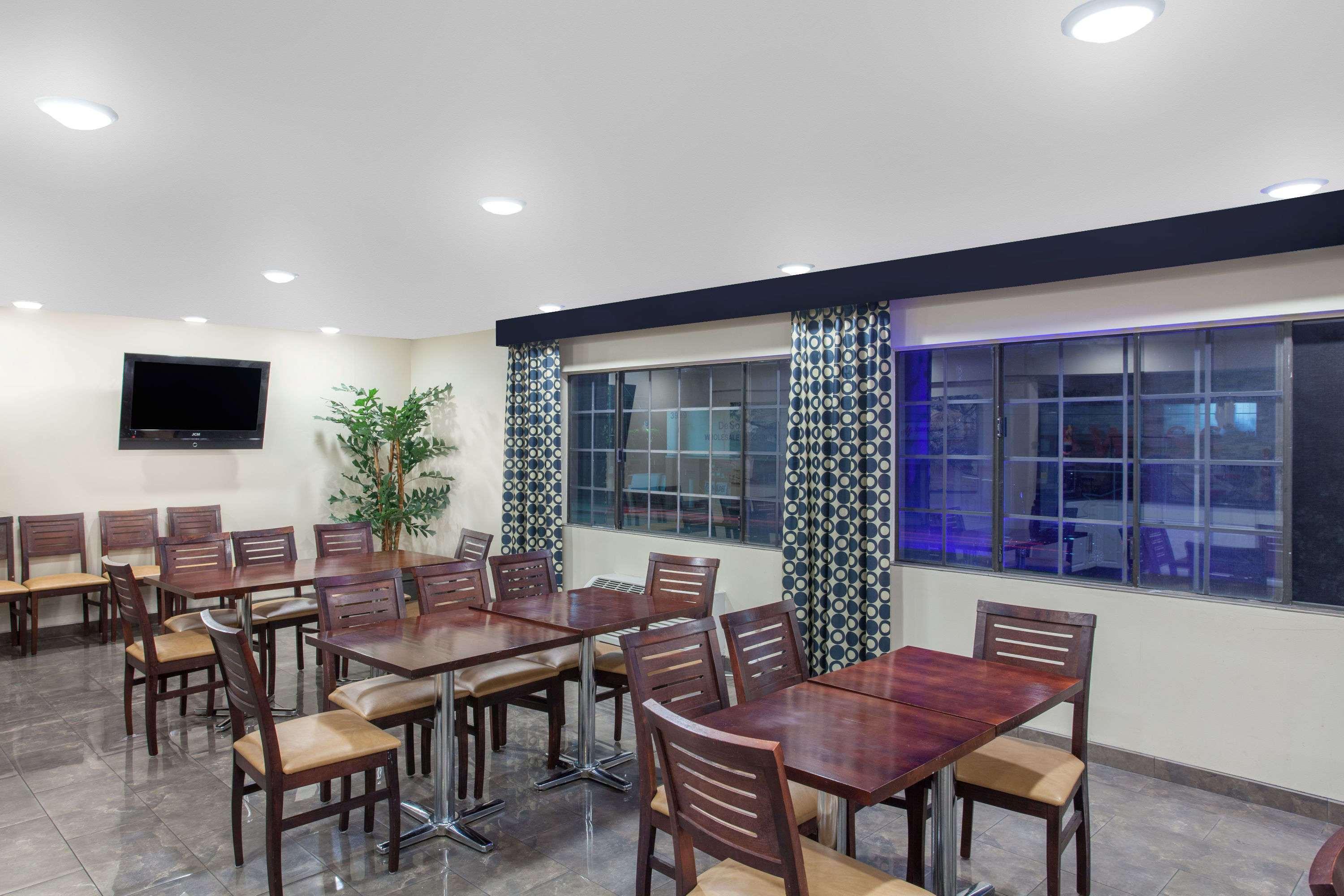 Ramada By Wyndham Culver City Los Angeles Bagian luar foto