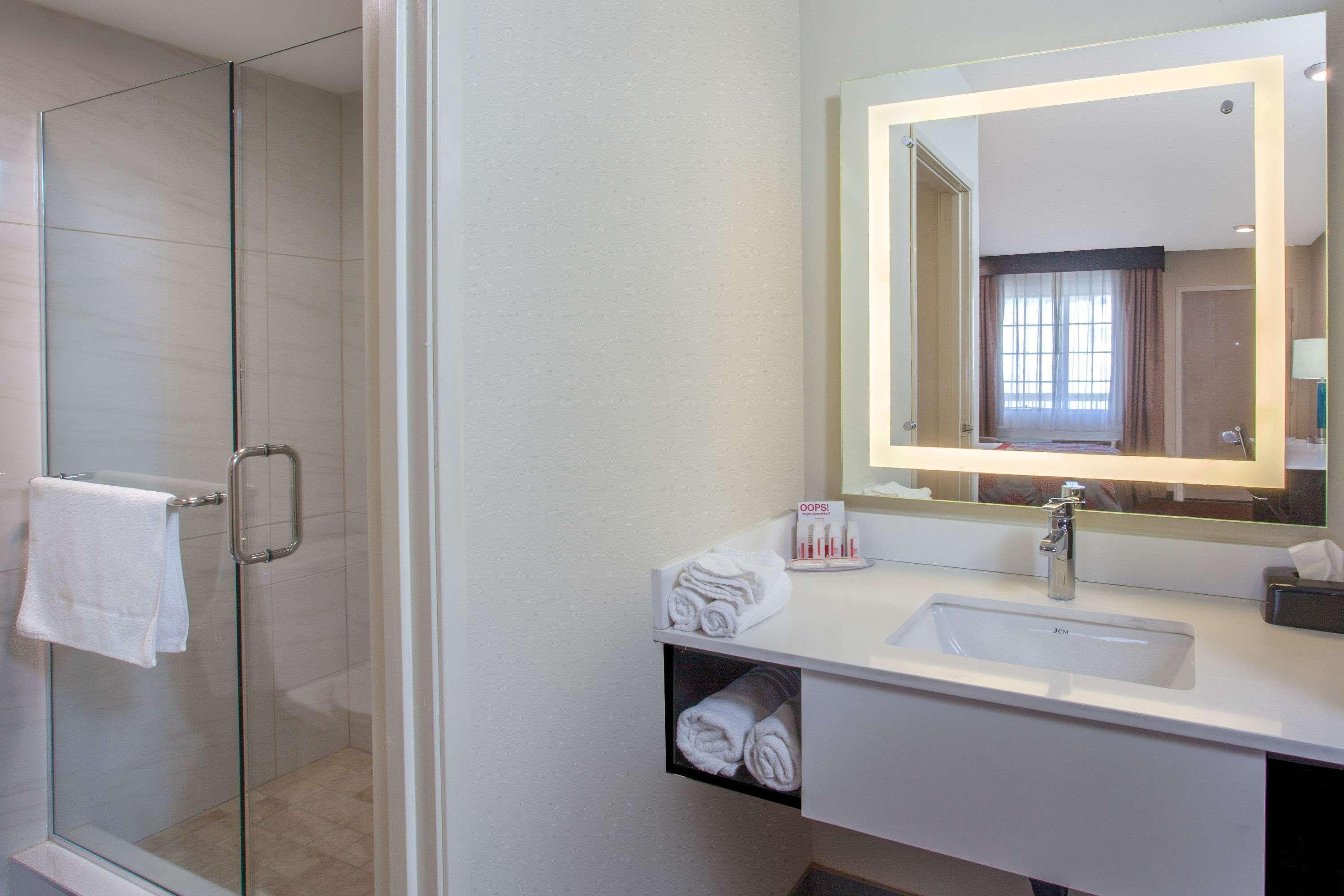 Ramada By Wyndham Culver City Los Angeles Bagian luar foto