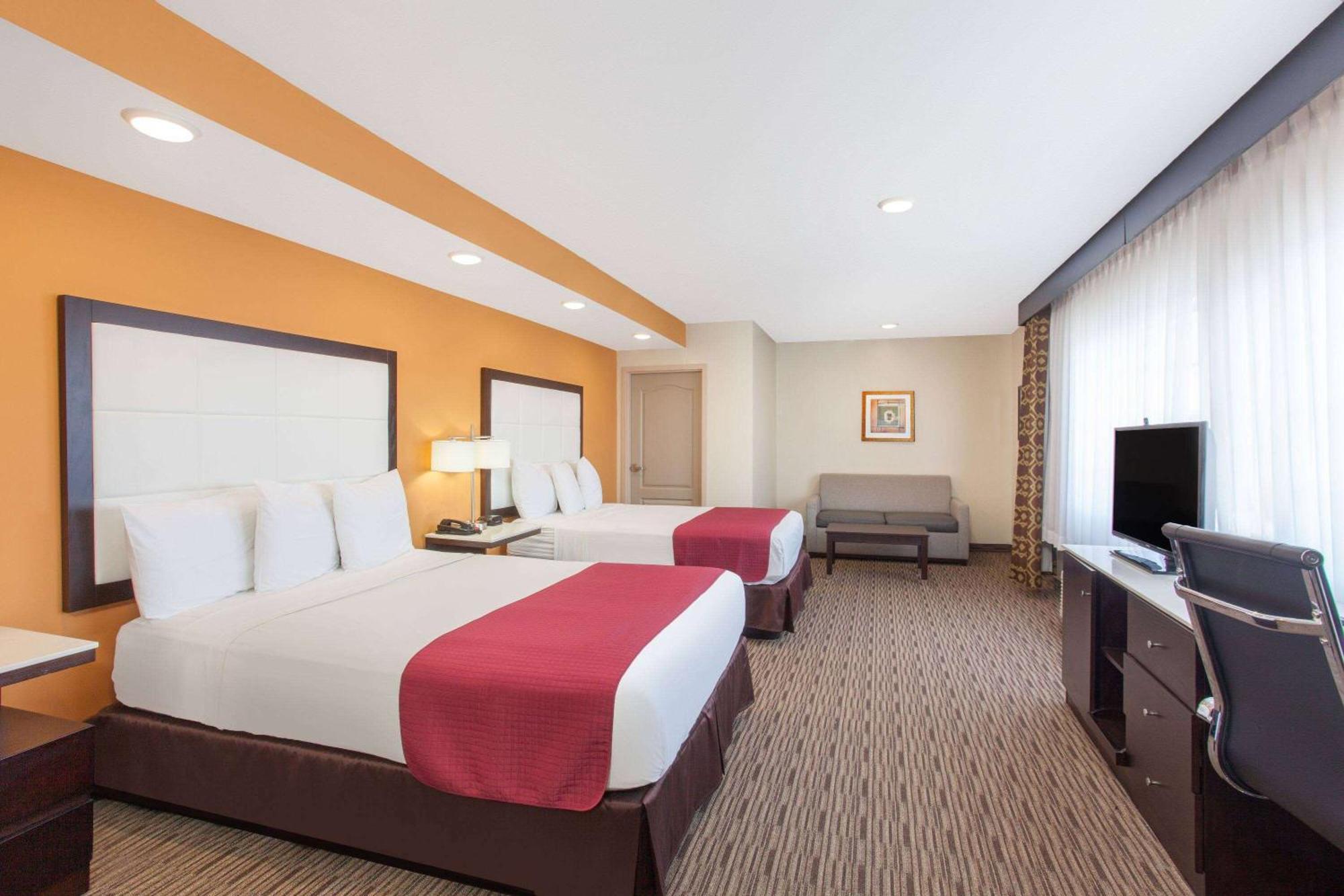 Ramada By Wyndham Culver City Los Angeles Bagian luar foto